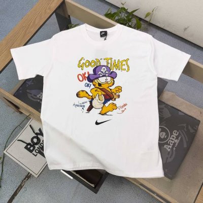 上新 款号：Tx355 2025新款Nike耐克加菲猫钩子字母图案Logo印花休闲情侣短袖T恤，轻奢高级，上身效果，绝绝子，采用250克纯棉面料，全套定制辅料，
