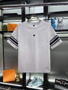 直 品牌 Dior 迪奥 2025新工艺春夏新款首发专柜最新款短袖圆领T恤 官网同款 高端订制 设计前卫时尚 品牌Logo重工艺设计 高端定纯棉面料.手感柔软.