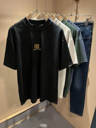 Balenci*Ga巴黎*家 2025春夏新款男女同款破洞短袖T恤！走秀图案印花时尚休闲短袖T恤衫！设计Logo压胶设计！极具设计精选客供280G纯棉面料，手感