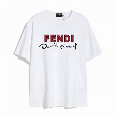 Fendi 芬迪新款字母短袖T恤,优雅的设计看起来气质满满！版型剪裁特别有讲究！上身很洋气显瘦内搭外穿都看高密针织圆领设计，平整简约！亲肤透爽！T恤面料的柔软性