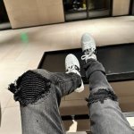 款号Cc824 Amiri Mx1高街牛仔裤修身破洞补丁长裤Fog高街男潮 Amiri 近年来高街成了男装里越来越频繁出现的词 高街风格也就成了大家搭配的重要方