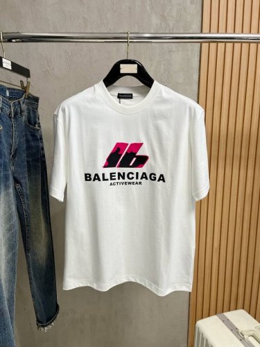 ss巴黎世家纯棉最新面料经典标识图案Logo时尚简约潮流短袖，最顶级的品质专柜原单短袖，顶级制作工艺进口面料，专柜款独特设计，采用进口高端订制面料。官网在售！面