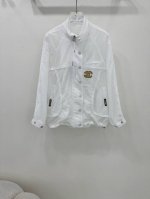 Chan*L 25新款Vintage 中古薄款冲锋衣 防晒套装 胸前双C Logo 定制五金 定制面料 轻薄透气不闷热 连帽下摆抽绳设计 兼顾实用性与美观度 宽