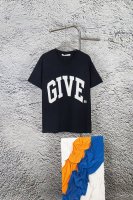 款号：Y120 纪梵希Givenchy网格刺绣短袖 质棉质平纹针织圆领 T 恤，料采用 %进口棉！高密度进口270克重面料 高温染色 后定而成！三标齐全 吊牌