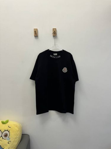 款号H04 蒙口 Moncler螺纹简约字母刺绣胸口大标短袖T恤 正儿八经270克纯棉双砂面料 所有面料均已提前做过缩水 品质第一 所见即所得 不会洗一次版型就
