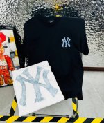 mlb 高版本Mlb 2025夏季新花印花休闲宽松情侣款 短袖T恤977 细节:版本一比一复刻，吊牌 领标 水洗。 面料：采用40织双纱280克面料，原版1:1