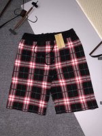 Burberry 巴宝莉 经典款 2025Ss新款针织短裤，定制面料采用威化布织法，提花针织工艺，版型紧致立体，4杠拼接，定制裤绳五金质感强，顺滑，上身舒适透气