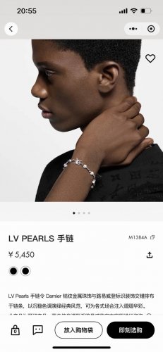 Lv 路易威登pearls 手链 Lv pearls手链令Damier铭纹金属珠饰与路易威登标识装饰交错排布 于链条，以沉稳色调演绎经典风范，可为各式场合注入熠
