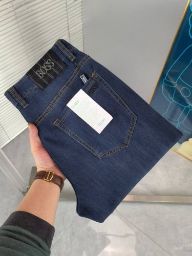 Boss 2630春夏新品 专柜有售 实体店极品牛仔裤专柜原版1:1好货 适合各个年龄段 市场最高版本的欧洲进口面料 舒适柔软亲肤 上身效果超级棒时尚百搭 笔挺