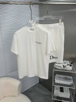 Dior迪奥 2025新款套装采用客供独家进口定制面料 面料表面非常有质感显而易见 上身透气轻薄十分舒适 细节处彰显设计特色与精湛工艺 整体细节美妙绝伦 整体款