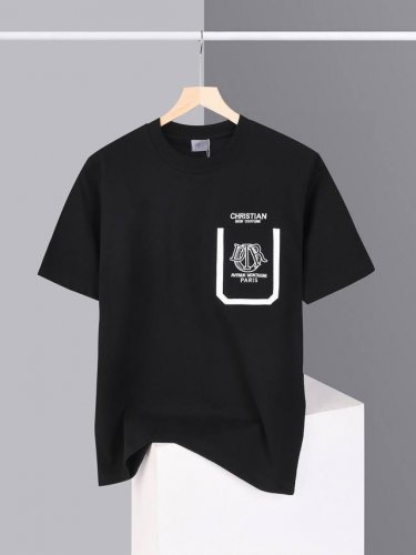 dior迪奥，2025 Ss春夏新款 刺绣Logo口袋设计 圆领短袖T恤男女同款 经典口袋刺绣 短袖T恤，纯棉洗水面料，洗水后270克重左右，做工细致，男女同款