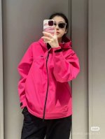 高版本完美复刻 Kolon Sport可隆25年新品应季冲锋衣 明星胡歌刘诗诗同款！ 硬壳冲锋衣定制辅料，采用了E3D剪裁，满足人体工程学三维设计，运动起来更加