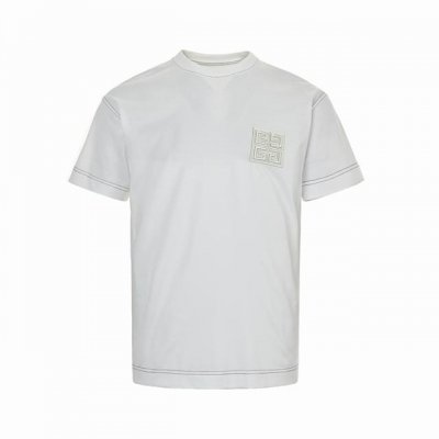 Givenchy 纪梵希 25Ss 胸口4G明线刺绣短袖 采用100%棉质面料，柔软透气，让你在夏日里尽享舒适。 胸前4G刺绣牛皮贴布绣花，整件衣服搭配白色线条