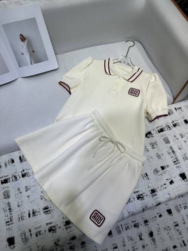 miumi* 25Ss新款泡泡袖polo衫半裙套装 字母绣花装饰 休闲款 两色三码 Sml