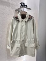 P470Burberr*2025新品上架 拆卸连帽抽绳风衣外套 定制Yb斜纹棉进口风衣材质 工艺处理 挺括有型 质感高级 连帽翻领中长款风衣外套 落肩设计打造松