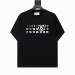 高版本Maisonmargiela 马吉拉 数字印花短袖 男女同款 满满的高级感 性价比超高 手感超级柔软 细腻 柔软和不起球且不变形 G纯棉品质 后领标志对角