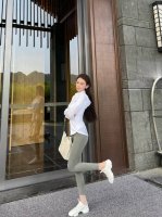 露露乐蒙Lululemon 哇塞 Lululemon 这件皮肤衣美到犯规 宝子们 春夏时节 阳光渐烈 Lululemon 女款显瘦皮肤衣重磅来袭 它集防紫外线