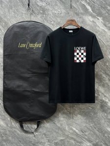 Loewe 2025 圆领短袖T恤 立体厚板假口袋Logo标识 官方同步 高版本 高品质 时尚个性 百搭潮流 纯原品质 原版面料 码数 S-2Xl
