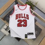 款号 Yss023 顶级刺绣 2025新款Nba耐克Nike芝加哥公牛队乔丹23号刺绣球衣篮球服 Bulls 字样醒目张扬 图案动感十足 将公牛队活力展现得淋漓