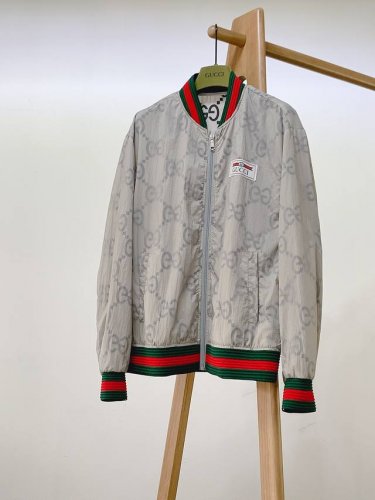 gucci 古驰 2025Ss早春新品 休闲夹克外套 客供锦纶聚酯纤维棉混纺材质 器械型细点针织而成 纹理的造就基能非常清晰 质感柔软光滑 透气舒爽 对比色拼接
