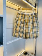 双面穿！ 原单货 情侣款巴宝莉Burberry 2025春夏新品短裤 专柜同步有售，时尚休闲裤 速干裤 沙滩裤，进口原版面料，上身舒适透气，顶级工艺图案，腰围工