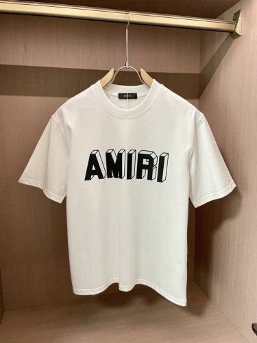 amiri 2025新款 圆领 短袖 T恤 高端版本！专柜定制面料 透气舒适度高，细节无可挑剔，品牌元素设计理念，体现高品质。手感细腻柔软！呈现休闲裁剪，上身版