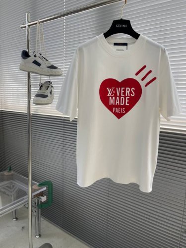 驴牌 pharrell Wiliams菲董携手 Nigo 联名系列立体植绒 后幅配有经典两人头像立体印花头像 纯棉半袖T恤 洗涤方式：建议干洗或包裹洗衣袋反面单