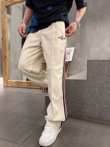 Mo# 2025 铜氨丝莫代尔空气层春夏休闲裤子 美学的焕新诠释,演绎浓郁的格调型时尚风范,细节感和设计感强悍.经典品牌标识做为色彩搭配,演绎经典的品牌时尚,为