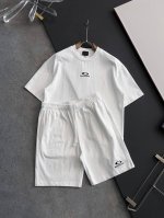 套装Bal、 2025春夏新款男女同款短袖T恤！Logo刺绣设计！极具设计精选客供100%全棉面料，手感柔软亲肤，着身舒适透气性都无法挑剔，实物绝对会让你爱不释