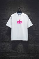款号:2204# Alo 25Ss Yb定织定染面料、颜色 印花、版型 辅料 面料采用进口机器织造而成，布面纹路的独特性创造出完美的成衣效果 面料采用净布260