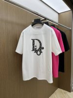 Cd 独家首发 2025早春最新品，专柜同步有售，原单狠货，时尚休闲圆领短袖T恤，上身舒适！吸睛而有亮点，采用进口原版面料，顶级印花刺绣工艺字母图案Logo，简