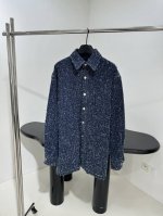 p610 Stella Mccaryne* 新品牛仔外套 采用牛仔面料制作 重工水洗工艺 满天星即视感 纽扣开合 男女同款 推荐入手 ：牛仔蓝 ：