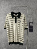 prada 普拉达2025新款撞色条纹Polo刺绣短Logo透气性极强的轻薄高端羊毛材质，打造品味绅士气质 邂逅Prada这款条纹Polo衫，仿若踏入意式风尚的