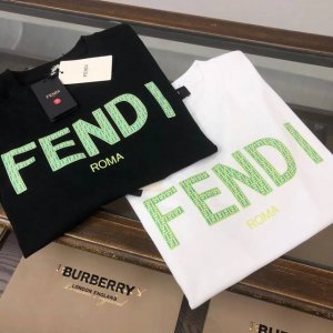 款号：G2108 Fendi 芬迪 2025夏季新款圆领短袖T恤！ - 260G双纱纯棉顶级面料 手感柔软 百分百纯棉独家出货 定染硫化黑无尘处理面料 -面料：