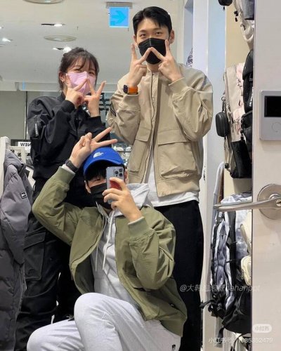 模特图！150 Thenorthface 北面 专柜同款经典三色同色刺绣男女立领棒球领飞行夹克 情侣款外套 莱卡面料上身挺括有型 定制拉链多口袋设计 大大提升衣