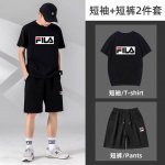 Fila 斐乐新款短袖短裤运动套装！百搭不挑人！ 本款T恤采用纯棉面料！吸汗透气，贴身柔软！ 腰部松紧带抽绳，拉链口袋，运动時候可以放手机钥匙，非常方便！ 上身