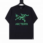 Arc’Teryx始祖鸟Arc23Ss 胸前印花拉浆短袖T恤 采用60支双股，270G全棉面料。上身透气，绝不起球，手感柔软舒适，全衣平车走线立体剪裁。胸前Lo