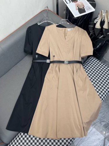 dio* 25Ss新款V领连衣裙 搭配皮带 时尚大方 两色三码Smla807