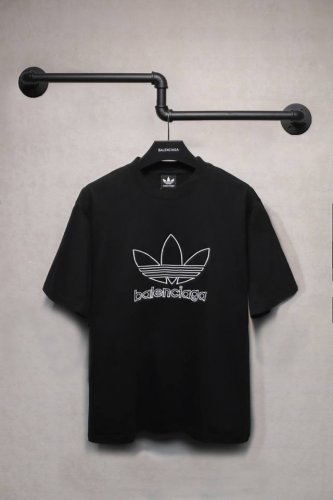Aeniaa 联名Adidas经典刺绣短袖T恤 克重240 面料柔软 工艺洗水处理 采用进口田岛刺绣机刺绣 字母清晰 宽松版型 男女同款 尺码 Xs S M L