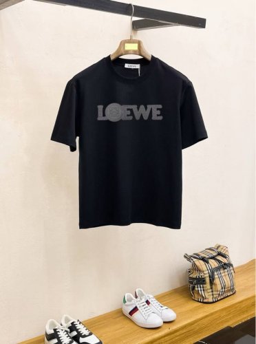 Loew威60Ss新款经典印花短袖，明星穿搭款，采用双纱纯棉280G，印花工艺，面料颜色定制定染，不缩水不退色。手感舒服，质感超强潮男潮女必备经典落肩阔版型，独