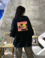The North Face 北面黄昏海滩春季圆领卫衣 甄选新疆华棉面料 柔软舒适 手感软糯细腻 高克重 上身充满质感 非常轻便舒适 运动宽松版型不紧身 轻松驾