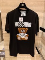 mos最新款植绒短袖 Zp级别 代购品质 订制原版面料，采用牙刷绣丝绒绣花工艺，立体有型，可对比市场普通版本，宽松版型可搭配情侣款，完美Zp级. 尺码Xxs X