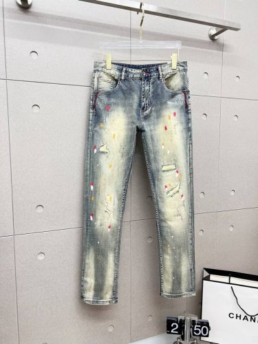 gucci 古奇 男士丹宁牛仔裤，官宣画册海报穿搭款！ 客供高级进口的丹宁原色面料，特选日本冈山纯正13Oz 盎司牛仔布料，重磅环保植物酵素水洗工艺，肌理有着淡
