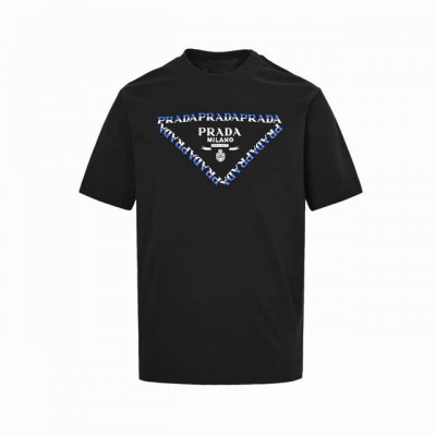 prada 普拉达 25Ss 胸前拼色Logo短袖 全新美学灵感趣味设计,渠道性质精品。让整体造型设计更加优雅时尚，今夏最火系列，无数明星潮人追捧。裁剪工艺细节