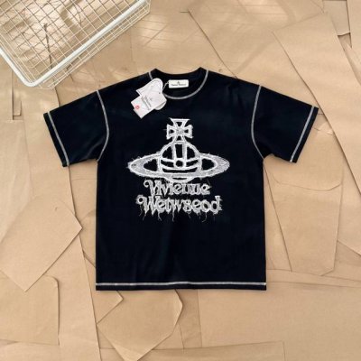 vivienne West Wood西太后薇薇安撞色土星印花明线短袖T恤 315 面料采用280G双纱爽滑棉，双纱的质感加上爽滑手感，面料整体重磅舒适，细节还原