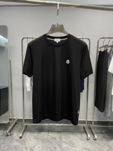 mon25Ss春夏新款轻薄棉质基础圆领短Tee，男女同款经典毛毡徽章休闲套头短袖T恤衫！贸易公司渠道稀出，法蒙家基础纯色打底单品奉献，简约百搭、衣櫉里不可或缺的