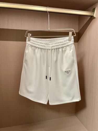 prad 重磅推荐！2025Ss夏装新品 专柜在售 最新系列图案Logo短裤 必须人手一件的节奏！进口顶极高密度纯棉面料，极为亲肤舒适 摸上去非常的细腻，质感很