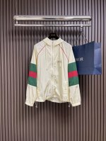 整套 P490Gucci 2025Ss新款夏季经典红绿撞色拼接连帽外套防晒衣短裤套装，设计章仔装饰，戴帽防晒 Logo五金，内里全包边 内里拼网布。整套出售 尺