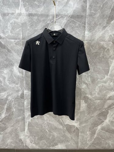 descente迪桑特 2025春夏新款重磅翻领Polo衫短袖出货啦！！ 无痕工艺，速干面料。春夏出门必备款 定制高克重纯棉面料 搭配当下流行重工工艺 做工走线
