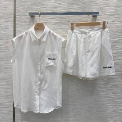 miu Mi* 2025Ss新款 天丝+亚麻套装 限定系列！设计感拉满的绝绝子套装！简约老钱风 时髦低调气质又奢华高级！版型百搭不挑人，做工品质看细节。白富美必